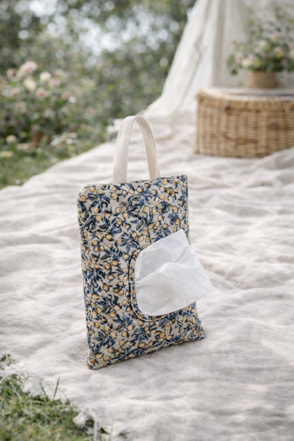 תיק מגבונים מבד – פתרון מסודר, אסתטי ונוח גם מחוץ לבית