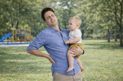 חגורת נשיאה לתינוק (Hip Seat) – בלי כאבי גב ובלי מאמץ